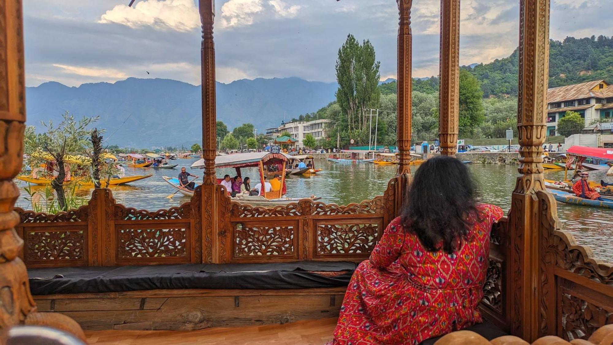 ホテル White House Group Of Houseboats Srīnagar エクステリア 写真