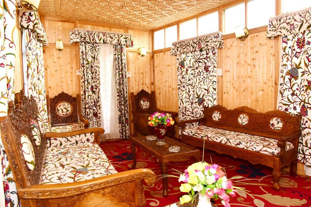 ホテル White House Group Of Houseboats Srīnagar エクステリア 写真