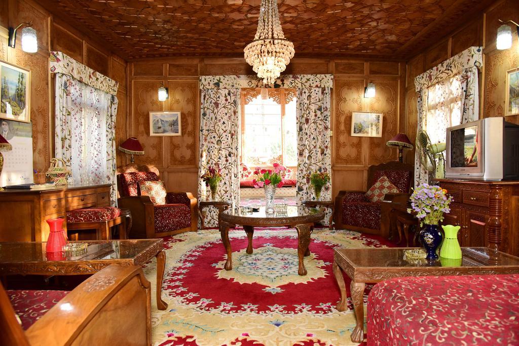 ホテル White House Group Of Houseboats Srīnagar エクステリア 写真