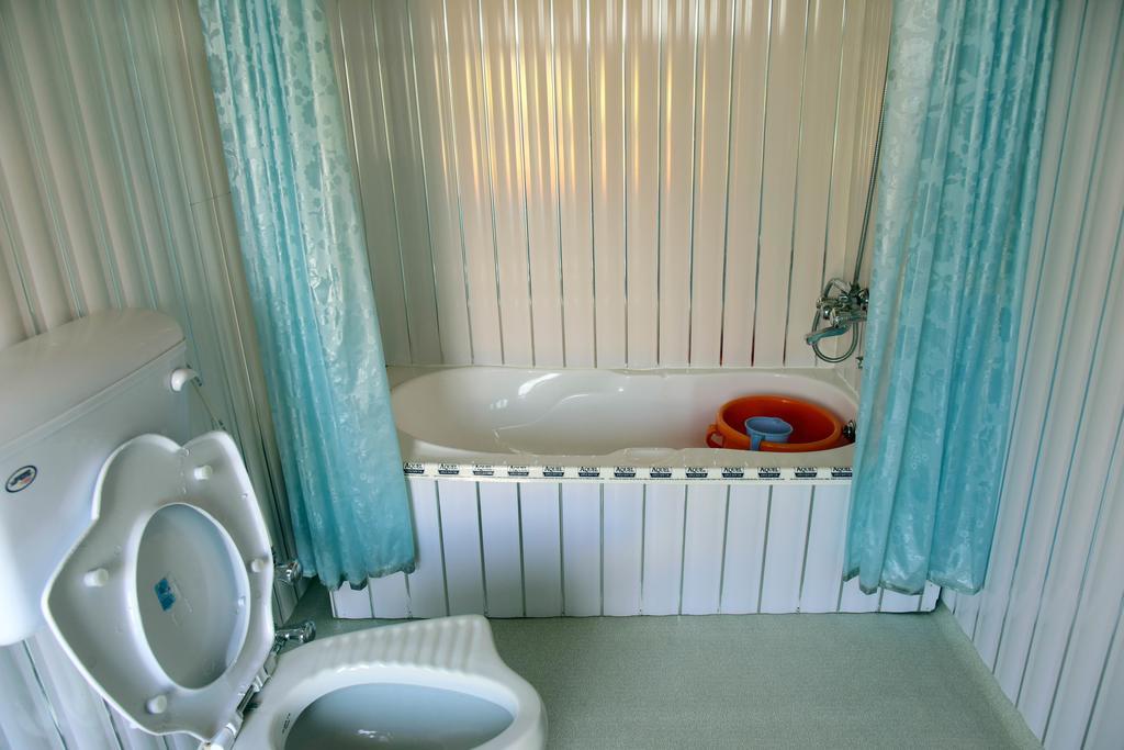 ホテル White House Group Of Houseboats Srīnagar エクステリア 写真