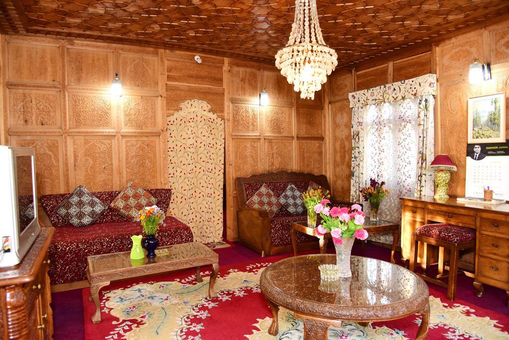 ホテル White House Group Of Houseboats Srīnagar エクステリア 写真